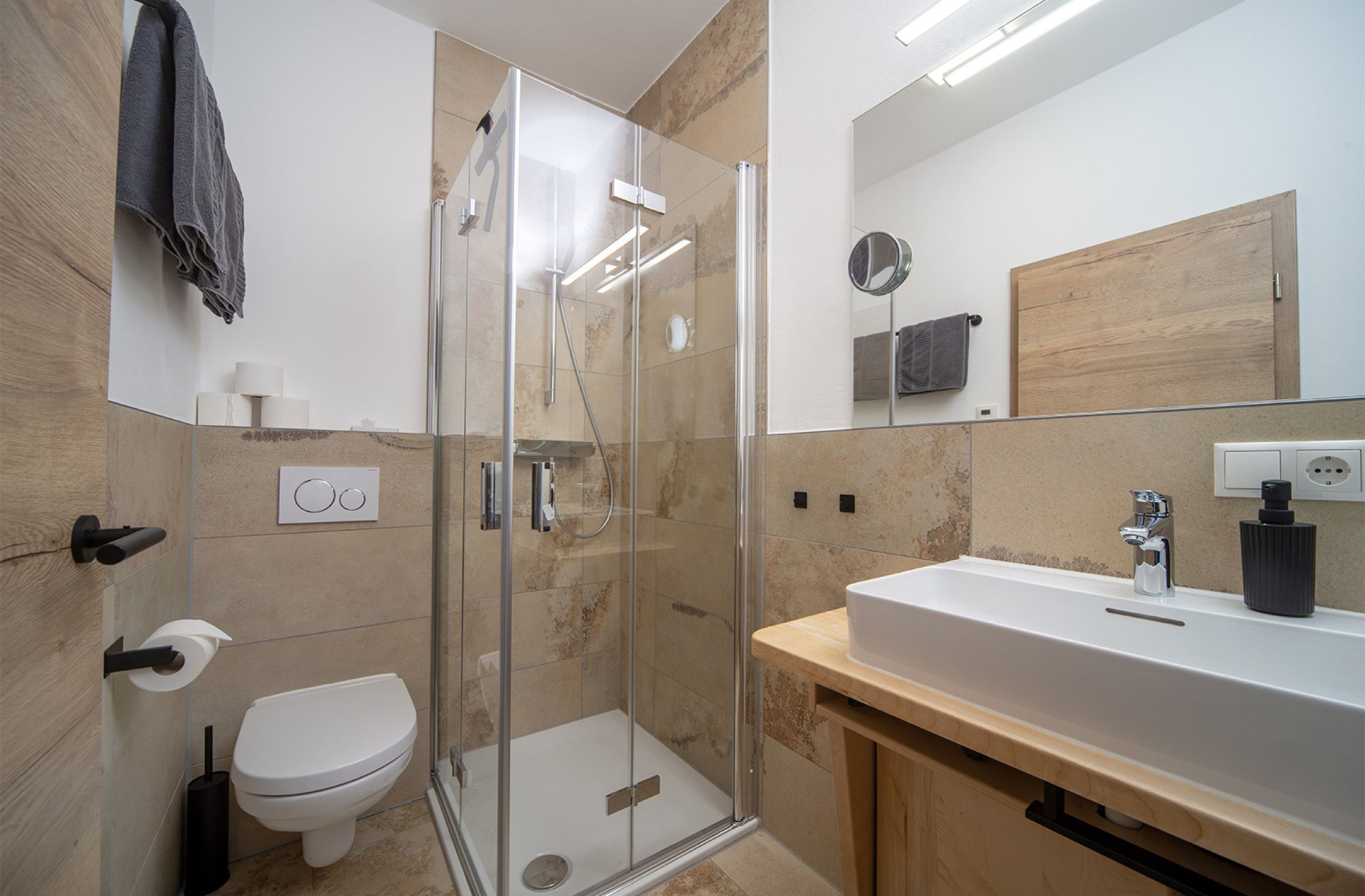 Bad mit Dusche der Ferienwohnung Pudelwohl