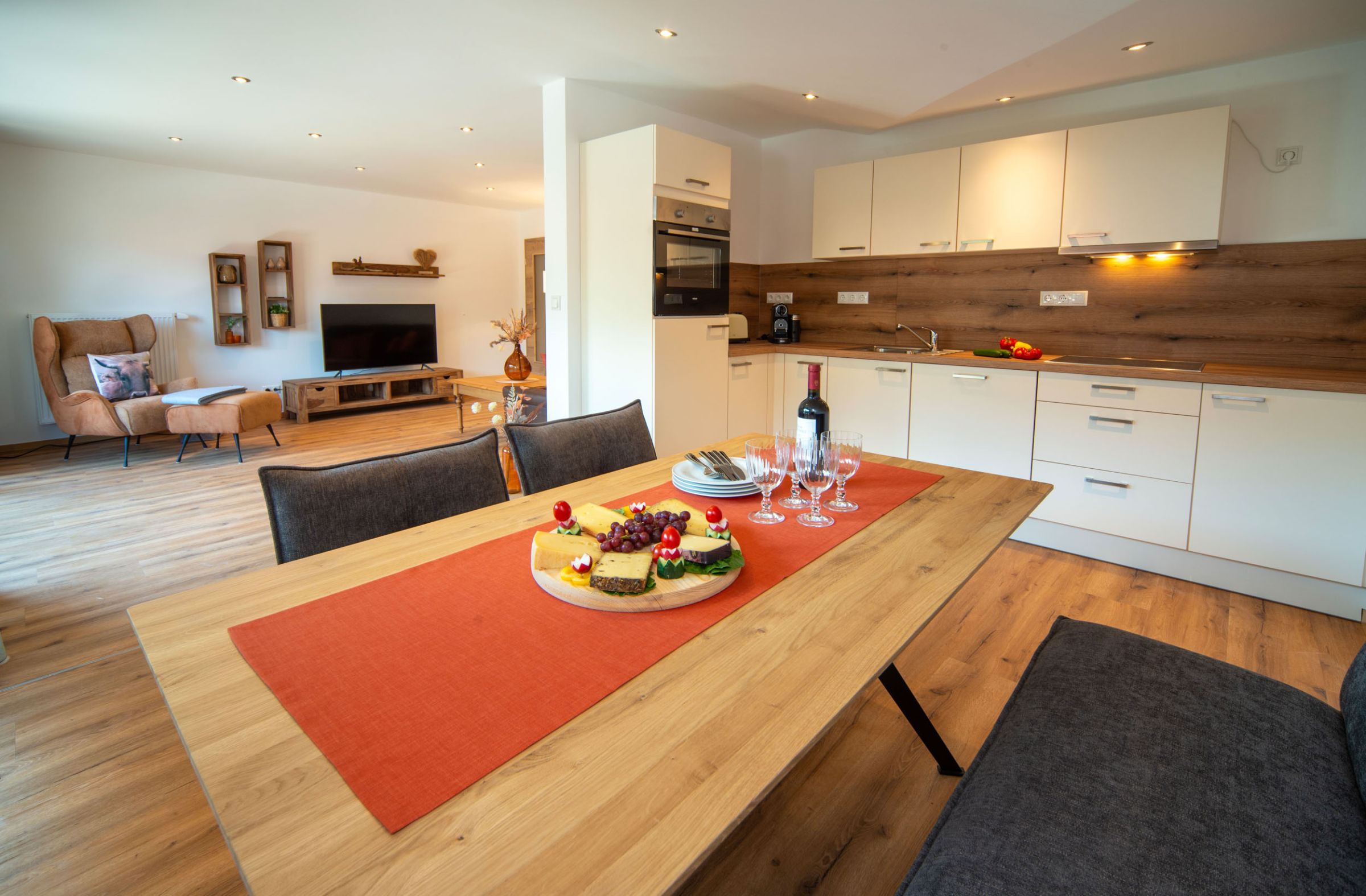 Ferienwohnung Bergnasennen, Immer schön, Pfronten Wohn- Essbereich mit Küche in der Ferienwohnung Bergnasennen