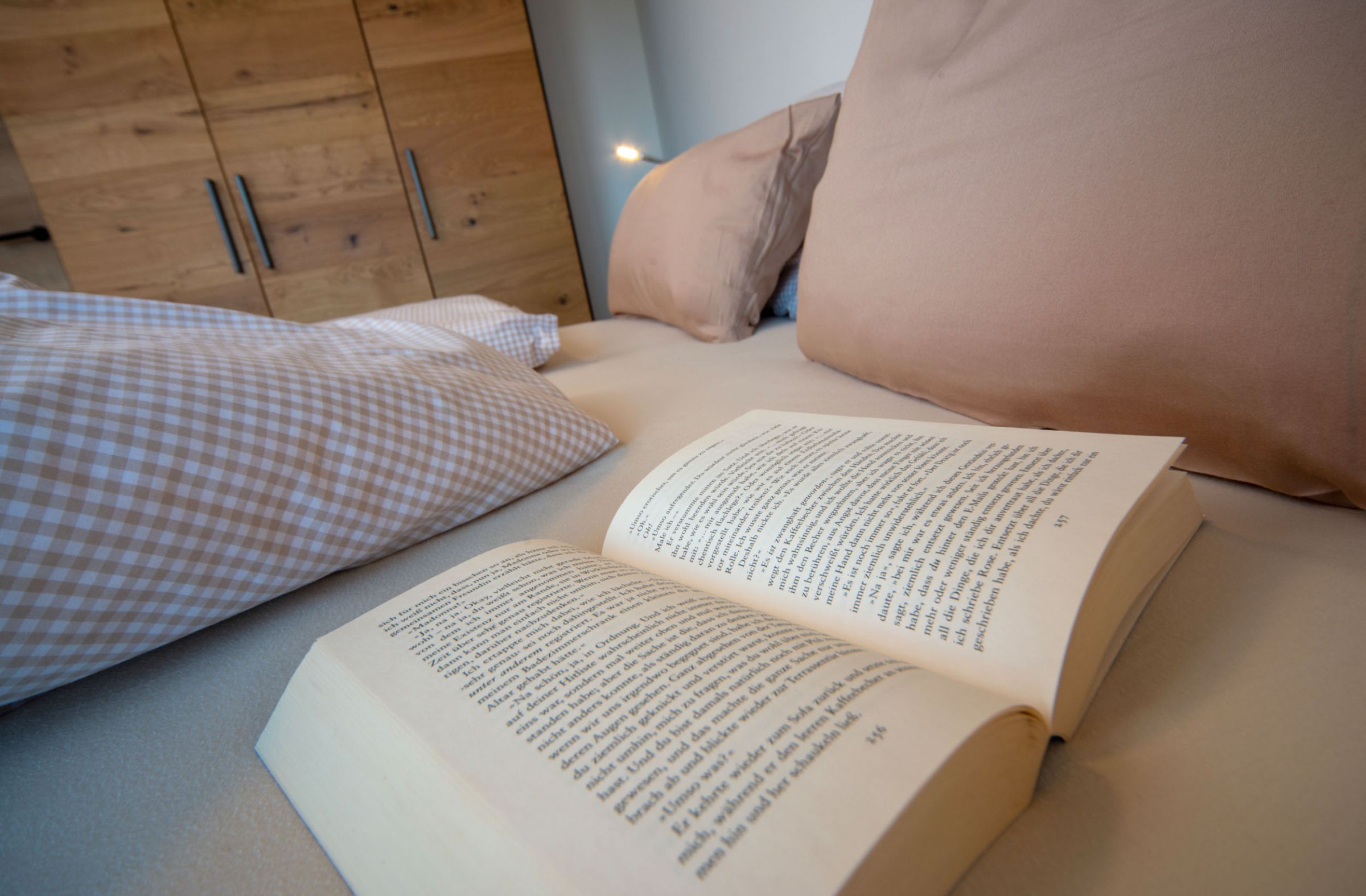 Ferienwohnung Bergnasennen, Immer schön, Pfronten Detailaufnahme von einem aufgeschlagenen Buch