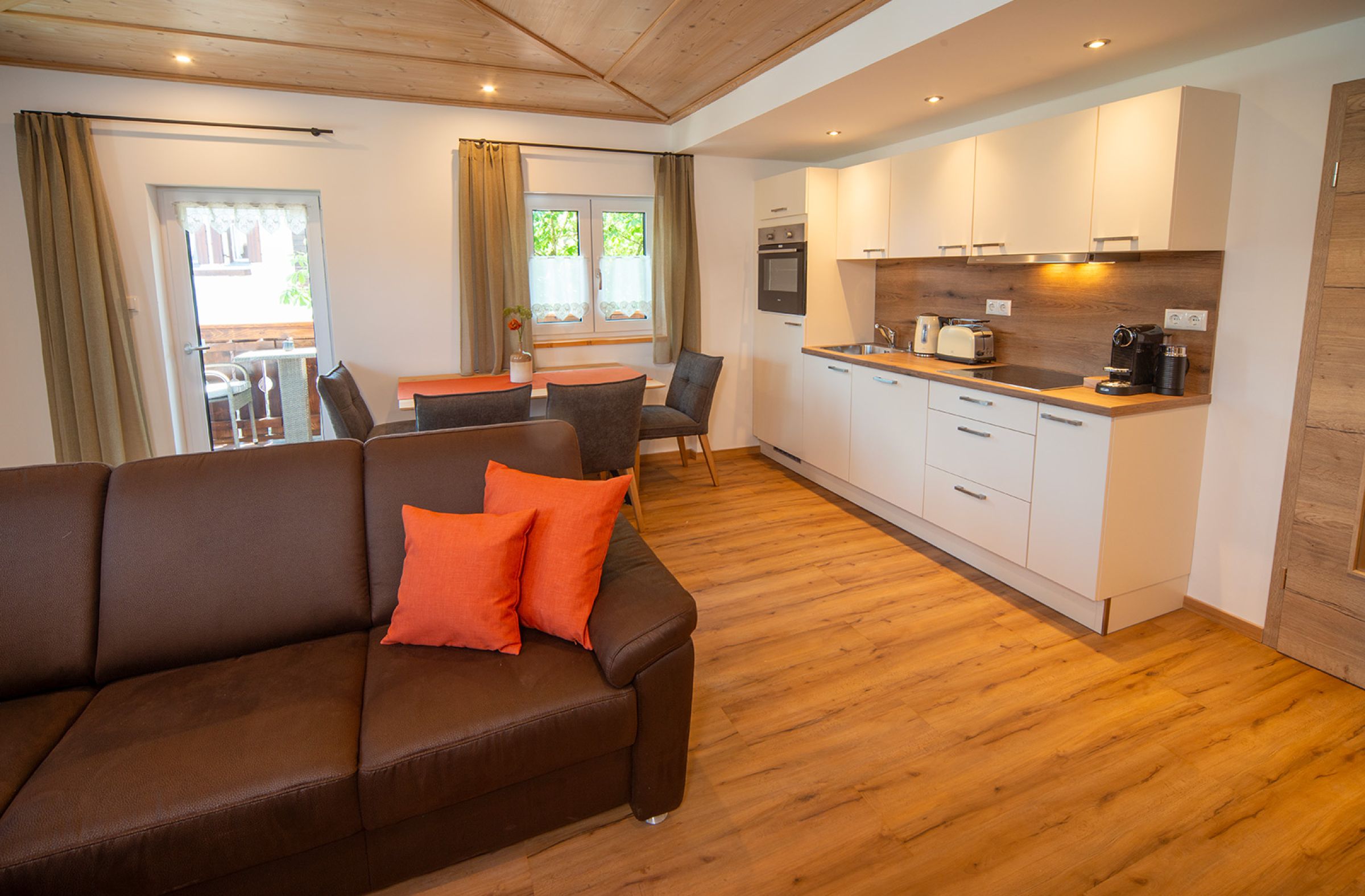 Ferienwohnung Hüttenschnauzer, Immer schön, Allgäu Wohn- Essküche der Ferienwohnung Hüttenschnauzer